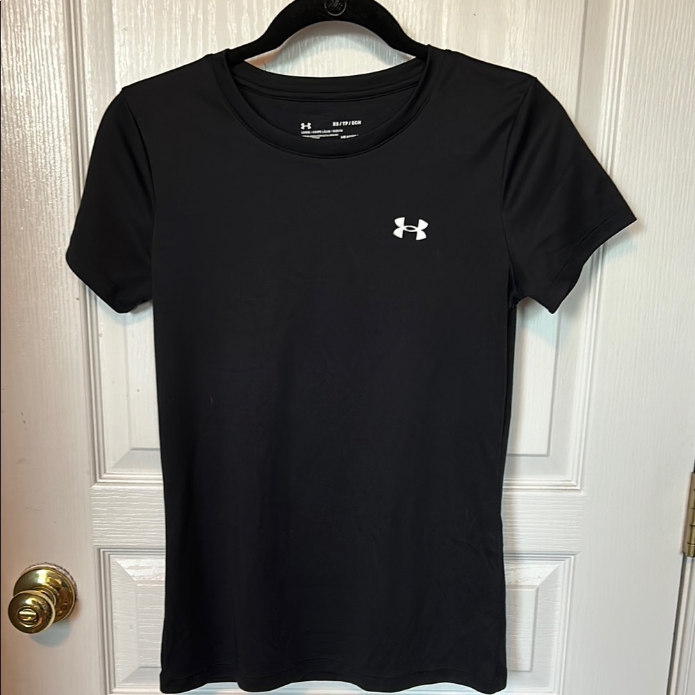 UA HeatGear loose fit top sz XS